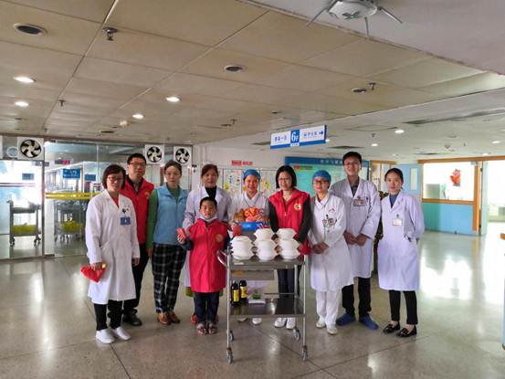 说明: 工作人员大合照