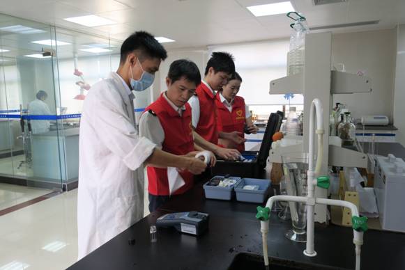 说明: D:王文娟照片2018年2018.9.25主题党日活动照片志愿服务活动IMG_0819.JPG