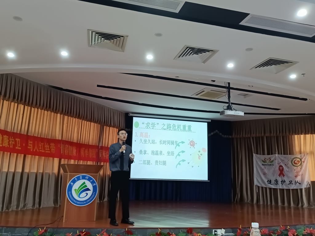 图1  讲师陈志明为大家带来精彩展示.jpg