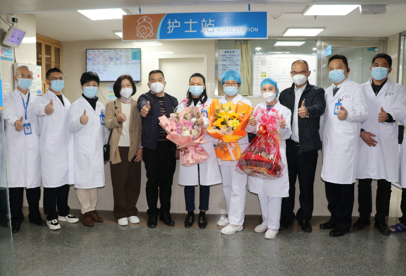 4.王局慰问滨医呼吸与危重症医学科合照（点赞）.JPG