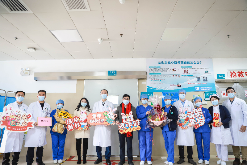 6 袁局慰问市东部中心医院.jpg