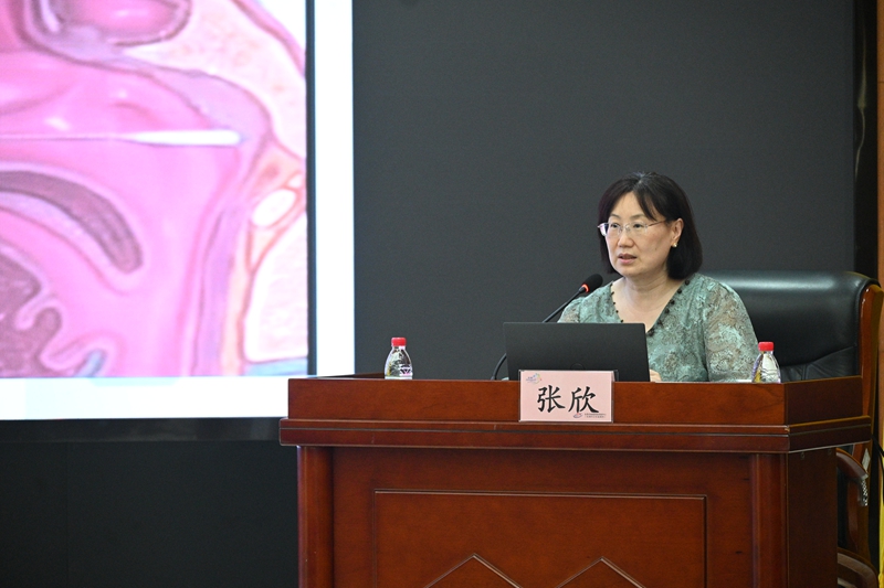 图2 省疾控中心张欣主任授课.JPG